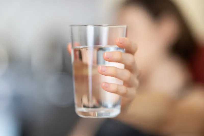 Meer dan dorst: wat chronisch vochttekort stilletjes aanricht in uw lichaam