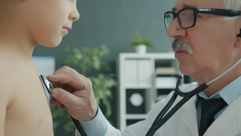 De overbelaste huisarts: wat de druk op de eerstelijnszorg betekent voor uw gezondheid