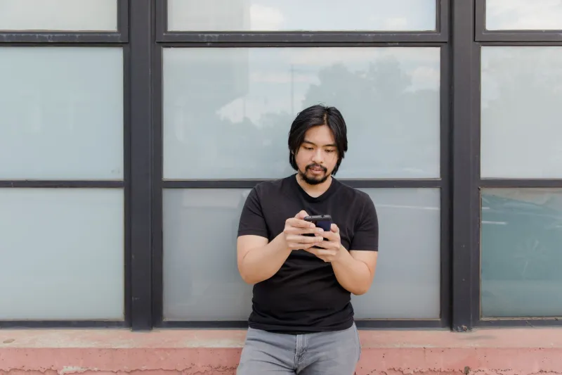 Hoe uw smartphone uw spijsvertering verstoort: de link tussen digitale prikkels en darmklachten